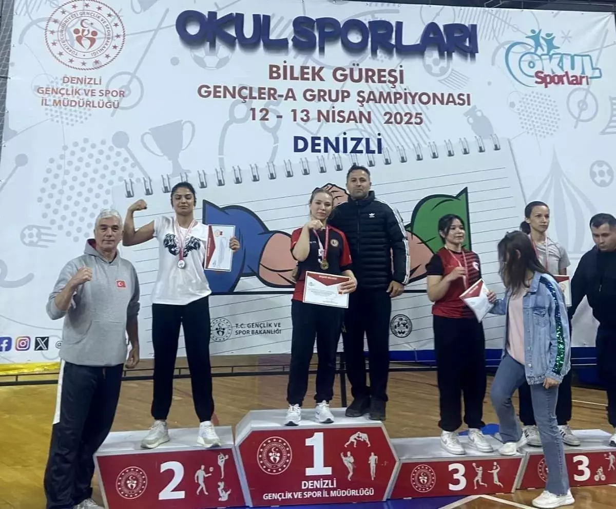 Turgutlu\'nun Gururu: Bilek Güreşi Şampiyonu Sevinç Nur Yıldız