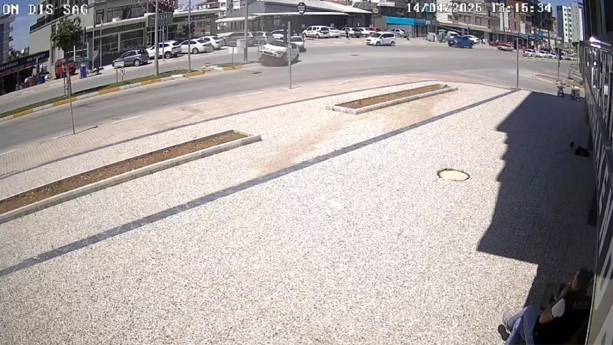 Antalya\'da U Dönüşü Trafik Kazası