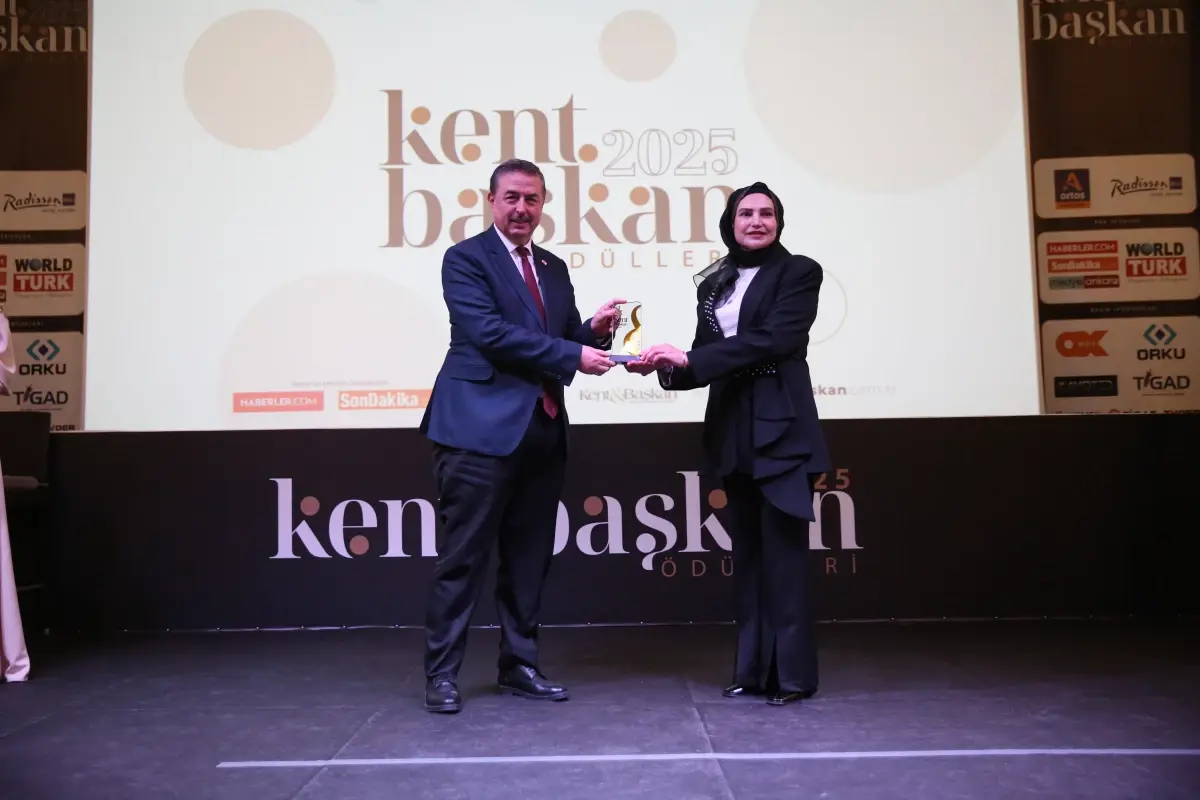 Yeşilhisar Belediye Başkanı Halit Taşyapan\'a Kent&Başkan\'dan Anlamlı Ödül