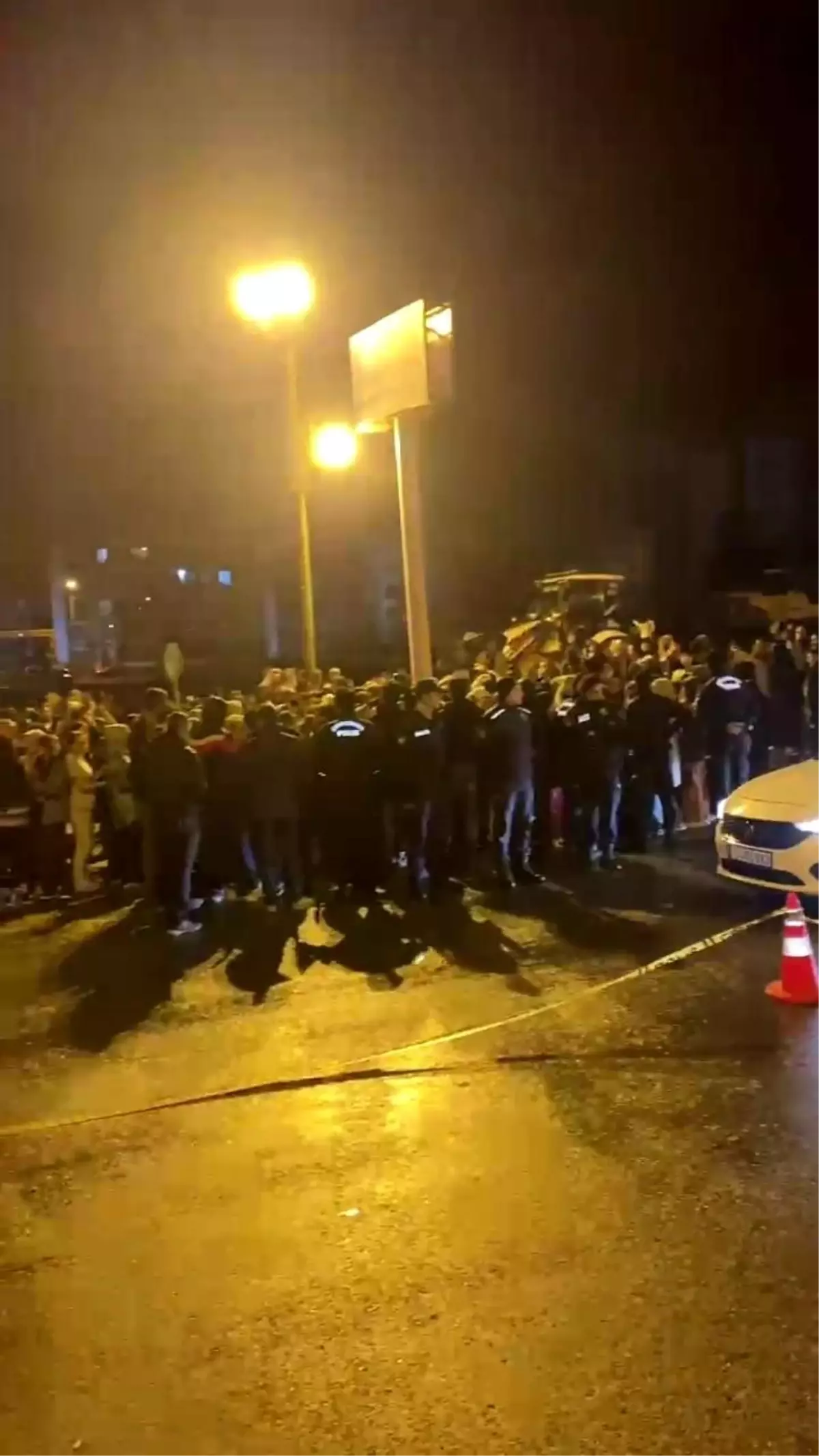 Bingöl\'de Üniversiteli Kıza Otomobil Çarptı