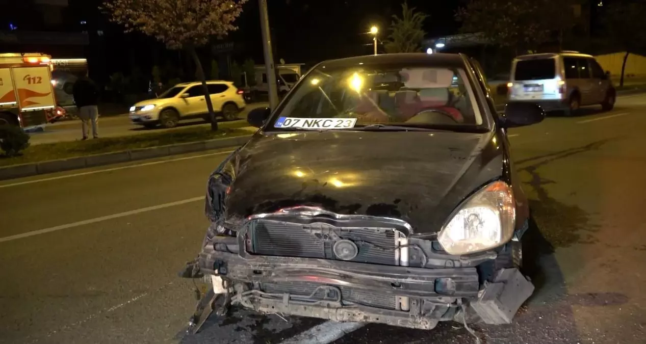 Alanya\'da Trafik Kazası: Sürücü Yaralandı