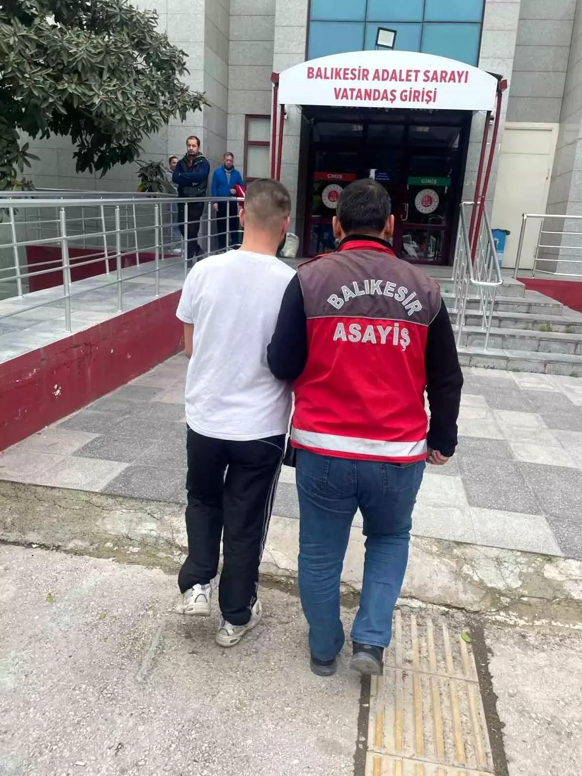 Balıkesir\'de Hırsızlık Zanlısı Yakalandı