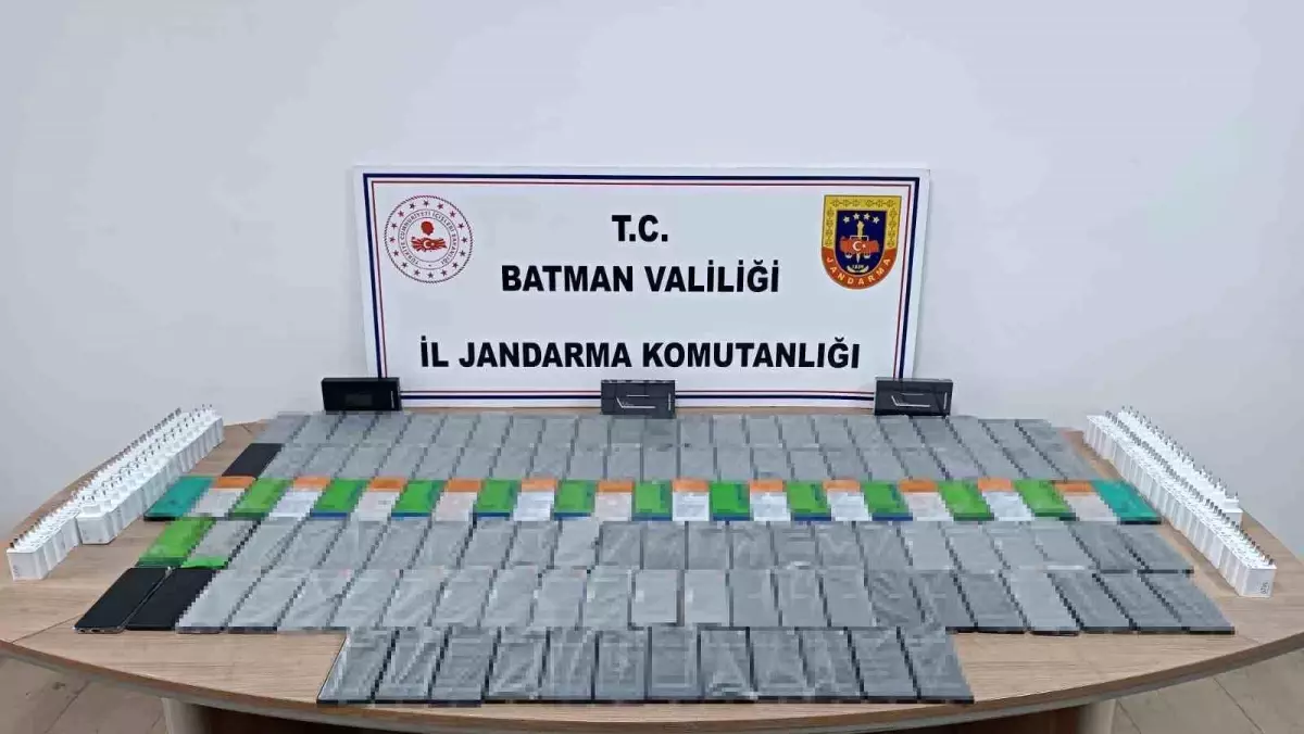 Batman\'da 132 Kaçak Cep Telefonu Ele Geçirildi