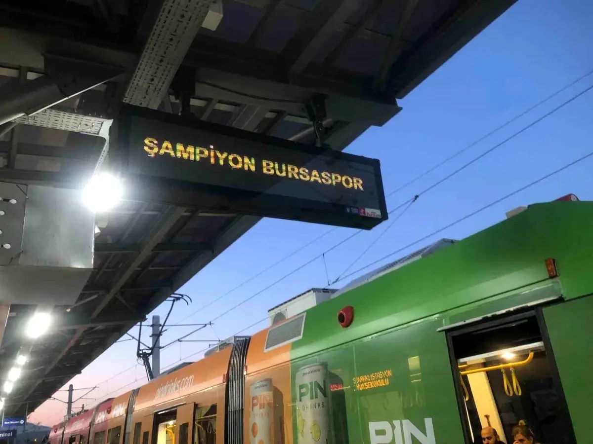 Bursaspor\'un Şampiyonluğu Bursa\'yı Yeşil-Beyaz\'a Bürüdü