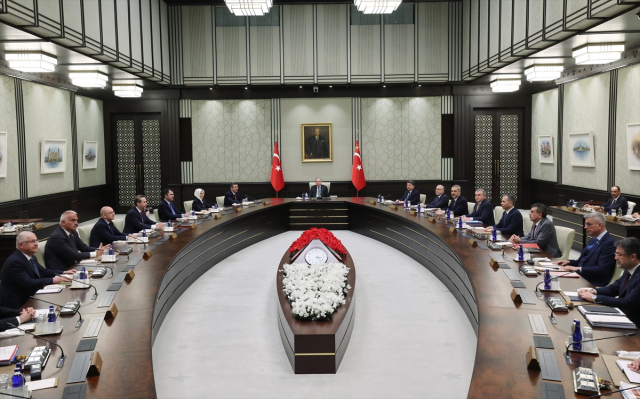 Kabine toplantısı başladı! Öğretmenlerin gözü kulağı bu zirvede Kabine toplantısı başladı! Öğretmenlerin gözü kulağı bu zirvede