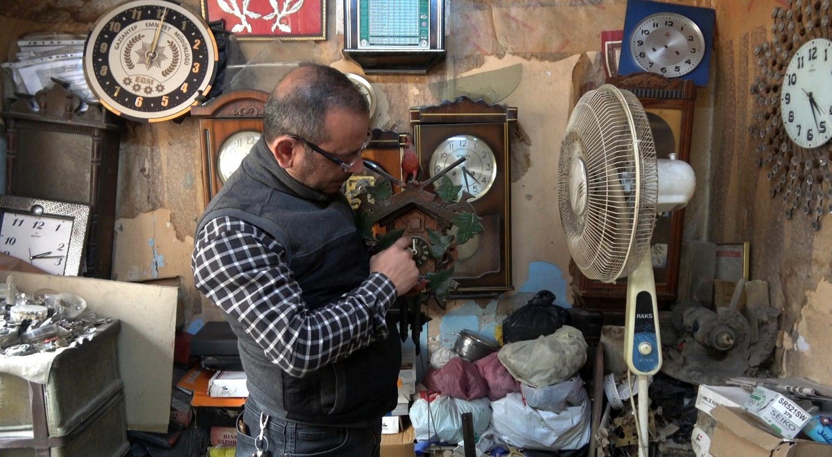 Kilis\'te Saat Tamircisi İzzet Özmert\'in Meslek Hayatı