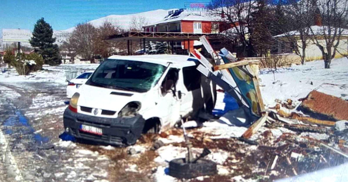 Adıyaman’da Trafik Kazası: 2 Yaralı