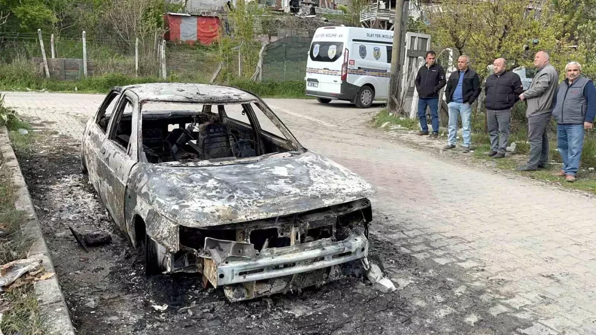 Çorlu\'da Park Halindeki Araç Küle Döndü