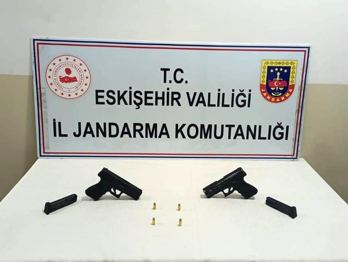 Eskişehir\'de Ruhsatsız Tabanca Satışı Operasyonu