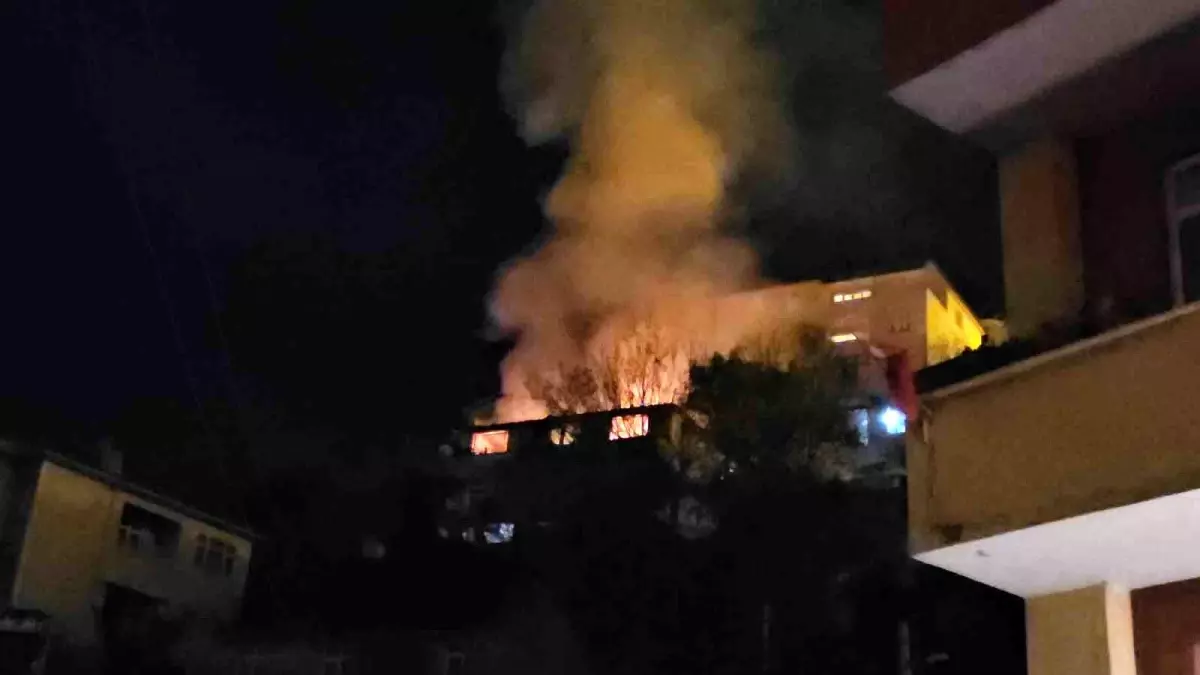 Zonguldak\'ta Yangın: Bir Ölü, İki Ev Ziraret