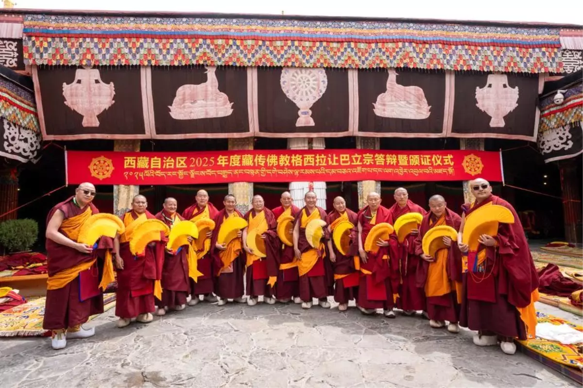 Tibet\'te 13 Rahibe Geşe Lharampa Unvanı