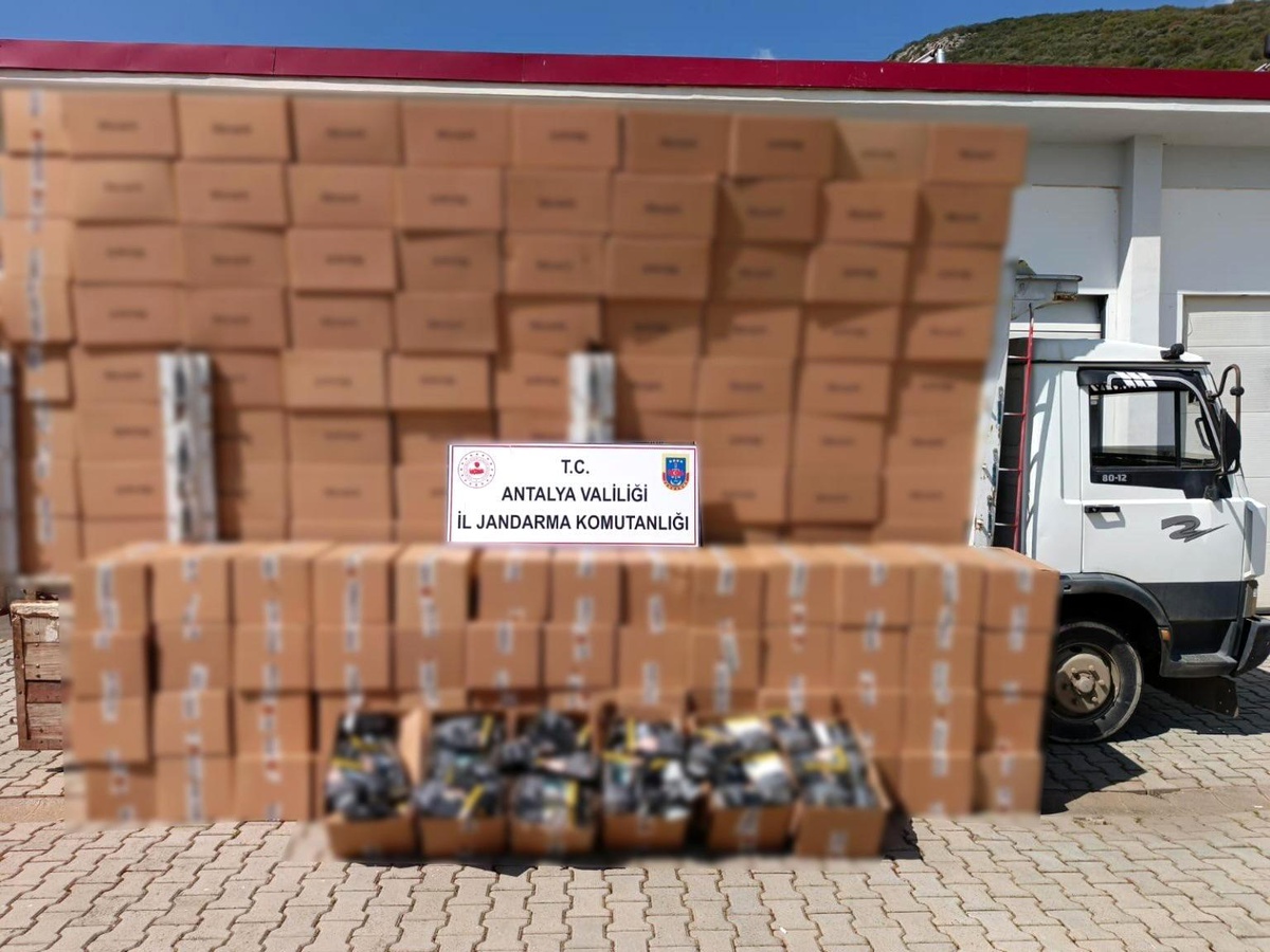 Antalya\'da 4 Ton Kaçak Tütün Ele Geçirildi