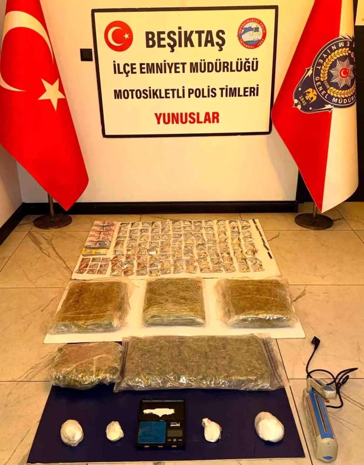 İstanbul\'da Uyuşturucu Baskını: 3 Şüpheli Yakalandı