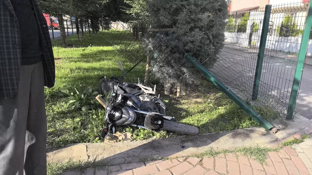 Bursa\'da Motosiklet Kazası: 3 Yaralı