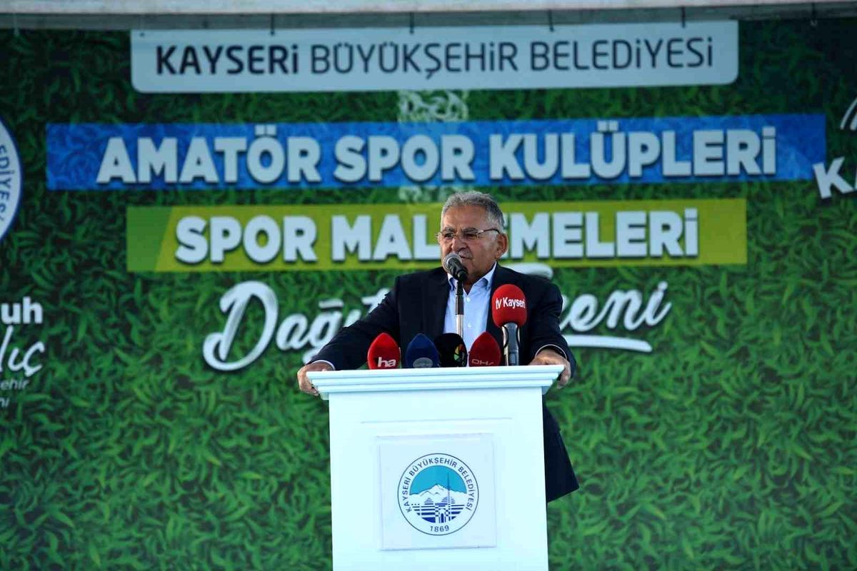 Kayseri\'de Amatör Spor Kulüplerine Malzeme Desteği