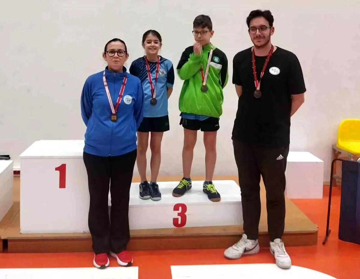 Aybige Feride Üstündağ, Türkiye Şampiyonası\'nda Üçüncülük ve Beşincilik Elde Etti