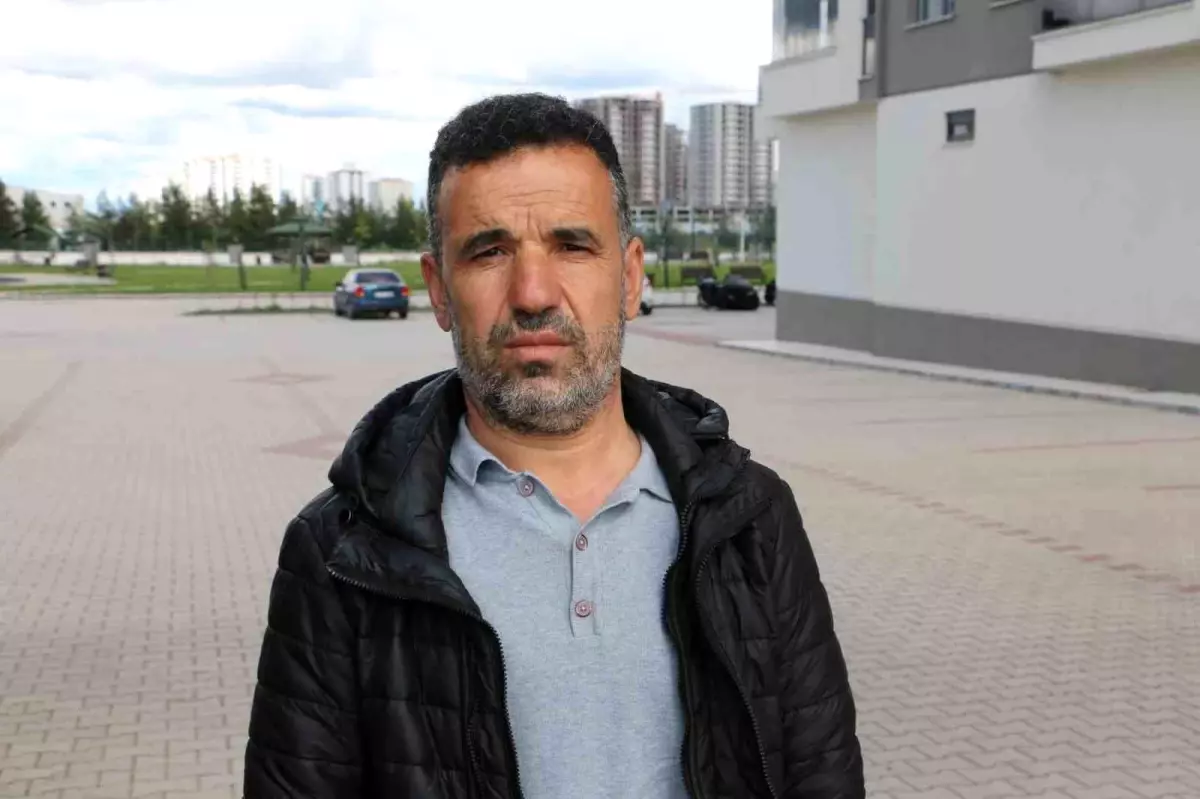 Diyarbakır\'da Sokak Köpekleri Saldırısı Vatandaşları Tedirgin Ediyor