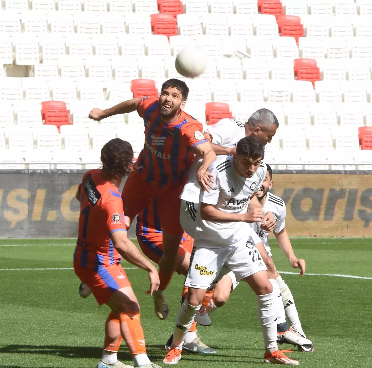 Altay, İskenderunspor\'u 1-0 Yenerek Kümede Kalma Umutlarını Sürdürdü