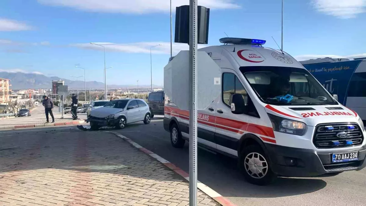 Karaman\'da iki otomobil çarpıştı: 1 yaralı