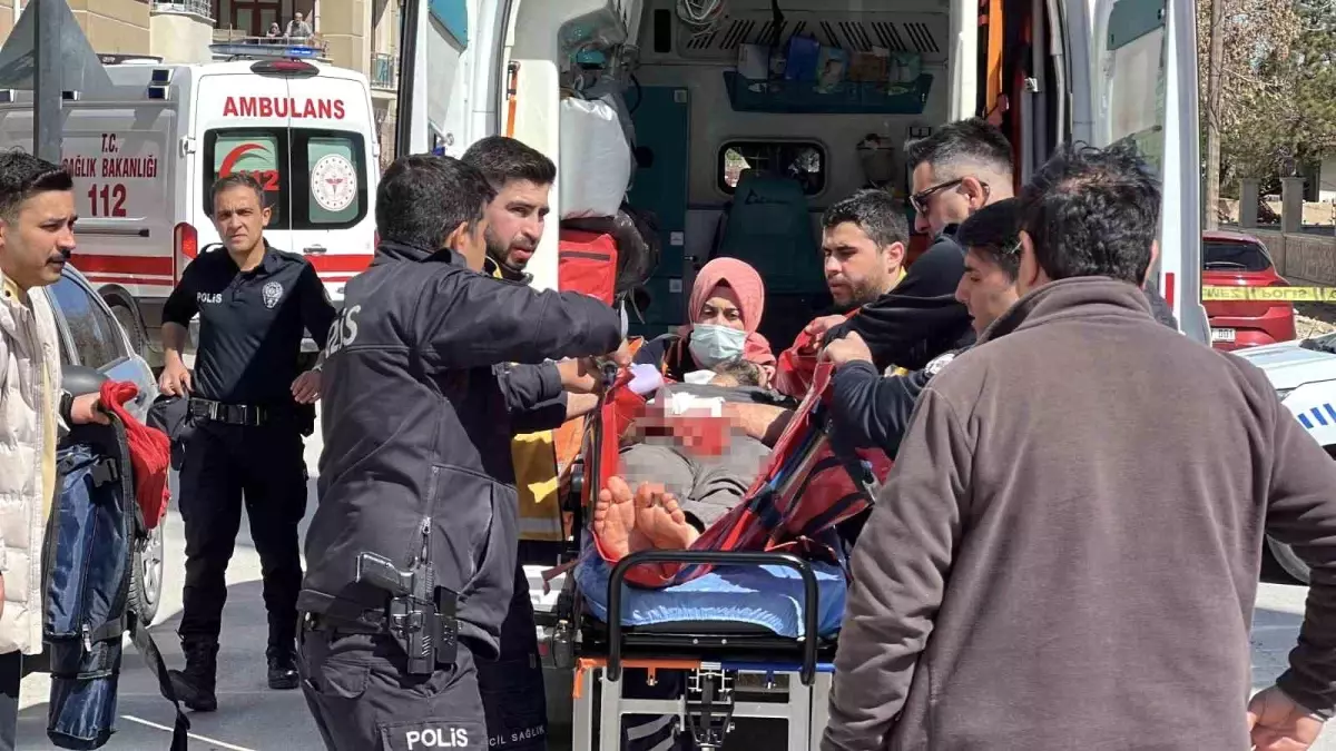 Konya\'da Korkunç Olay: Koca, Eşini Bıçakladı