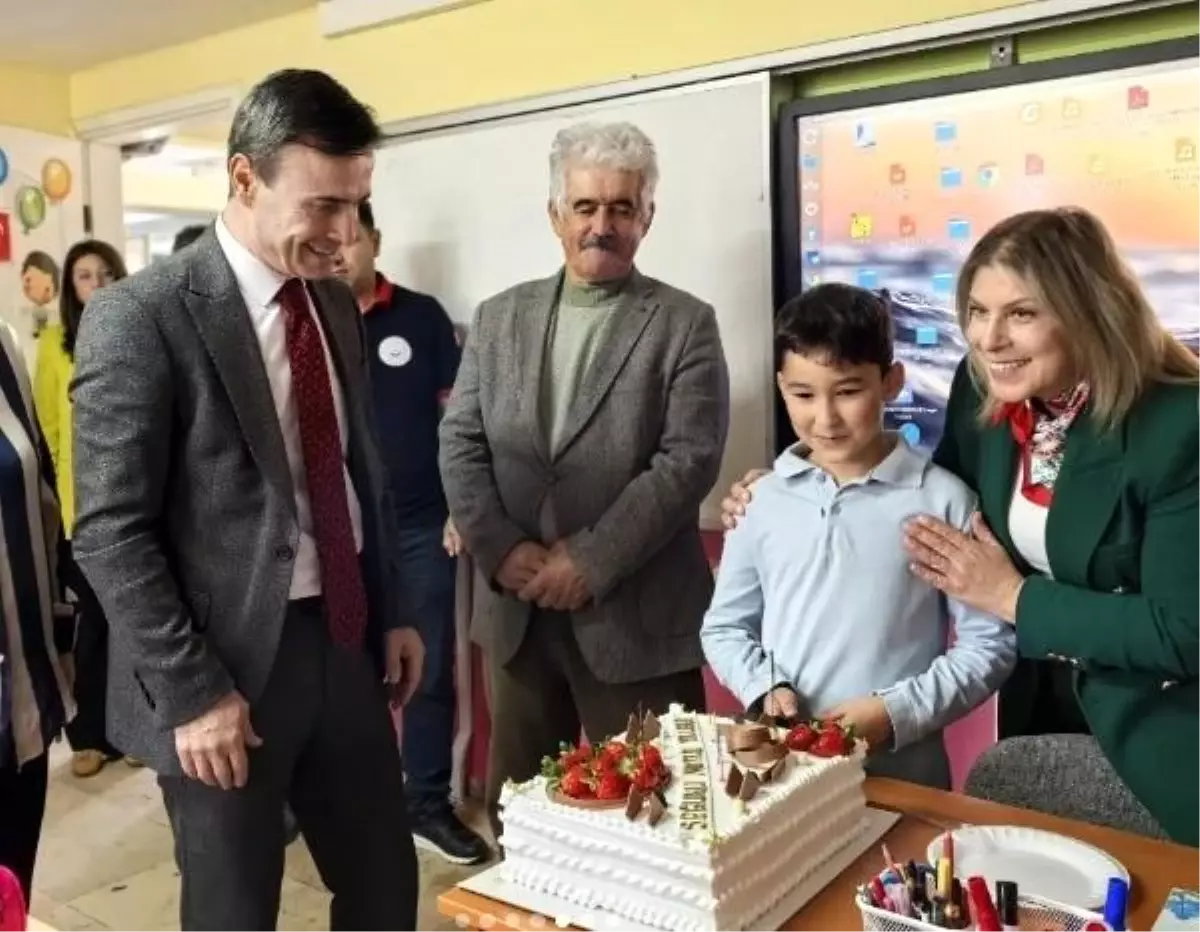 Kaymakam\'dan Öğrenciye Sürpriz Doğum Günü