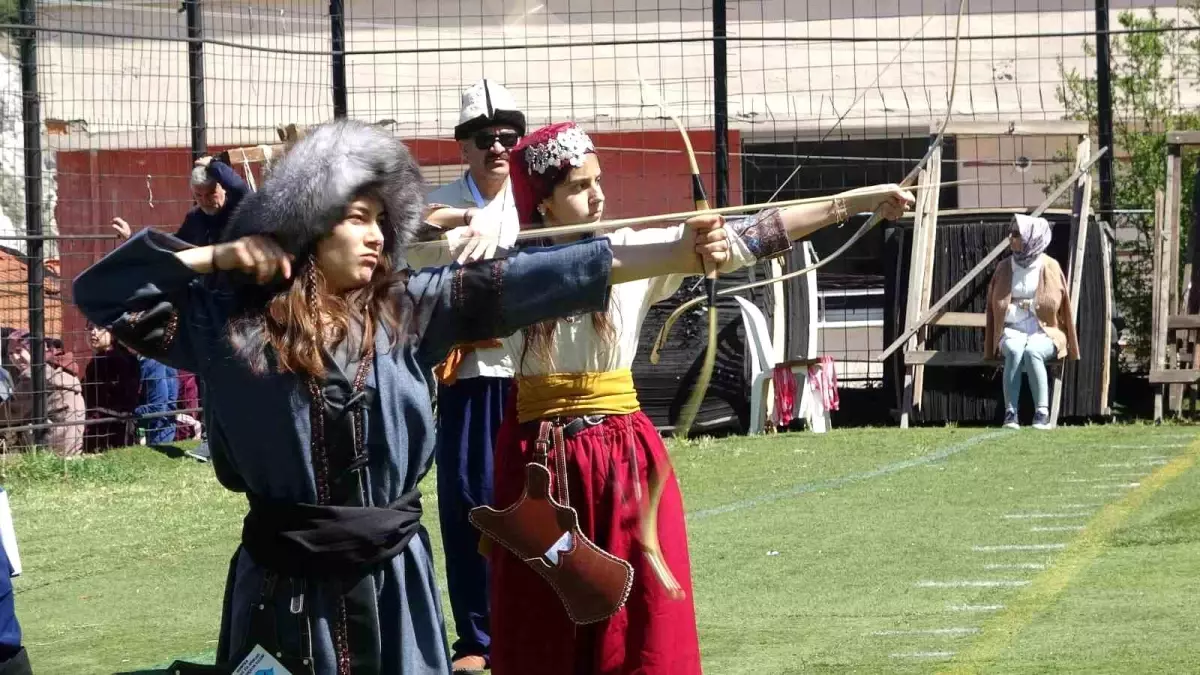 Kütahya\'da Geleneksel Okçuluk Müsabakaları Coşkuyla Gerçekleşti