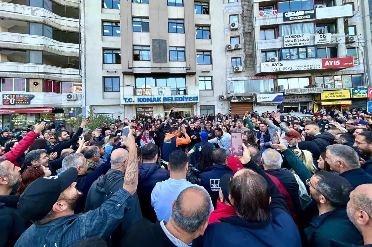 Konak Belediyesinde İşçiler Maaş Krizine Karşı Eylem Yaptı