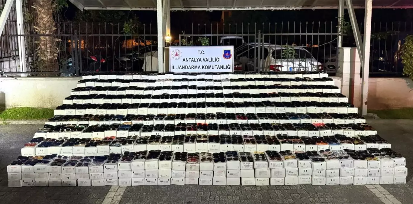 Manavgat\'ta 58 Bin Kaçak Güneş Gözlüğü Ele Geçirildi
