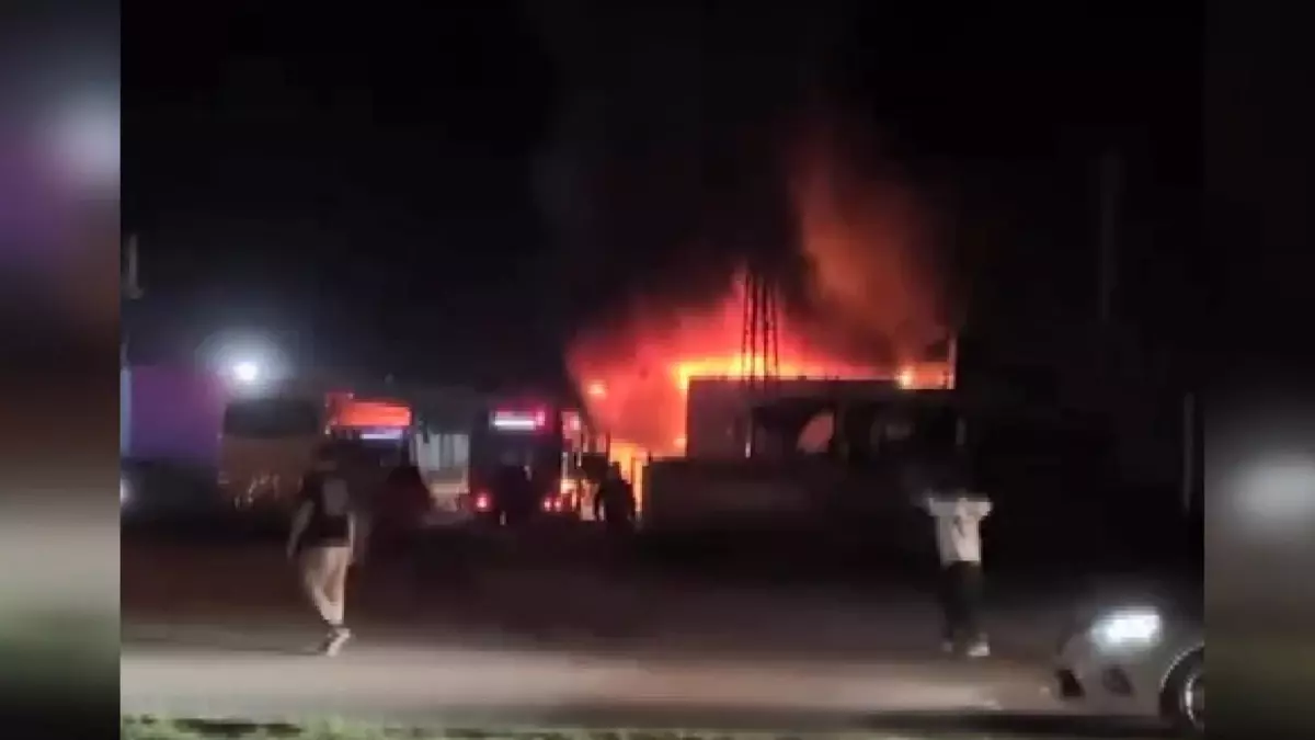 Bursa\'da Park Halindeki Minibüste Yangın Çıktı