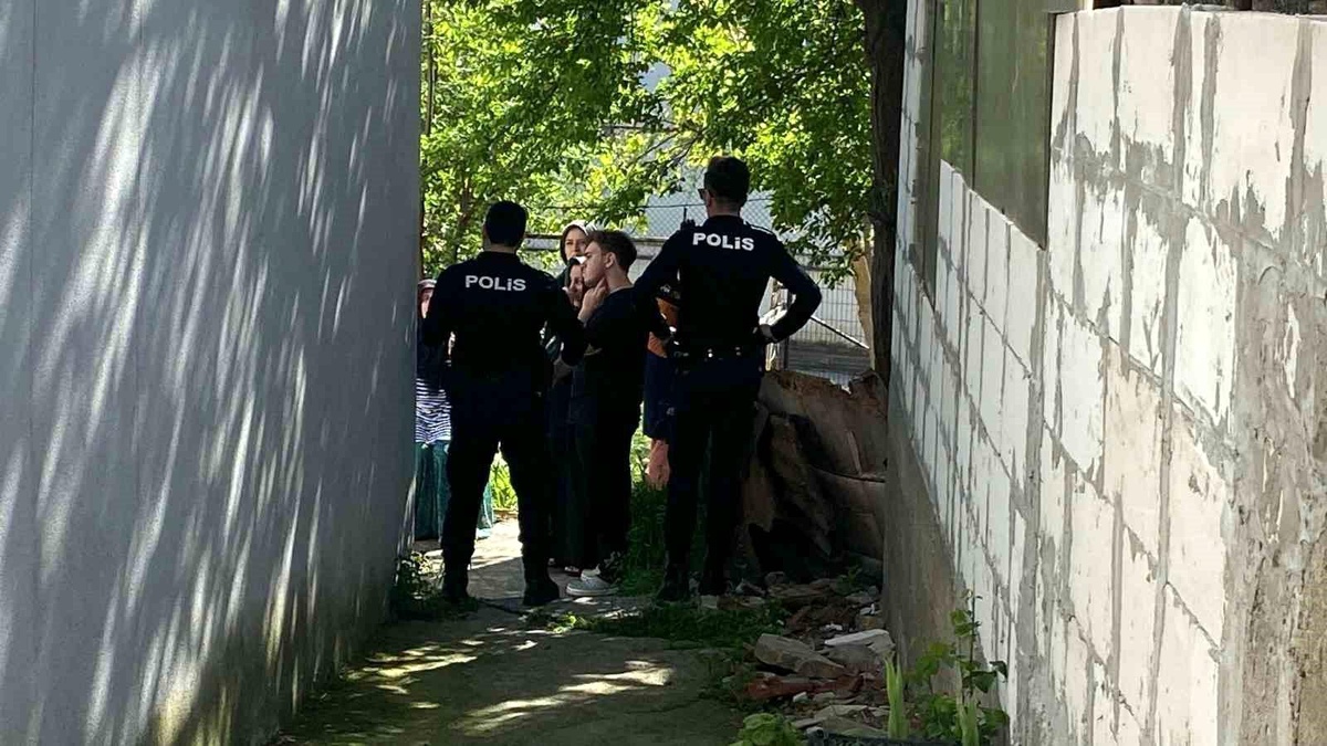 5 Yaşındaki Çocuk 3. Kattan Düştü