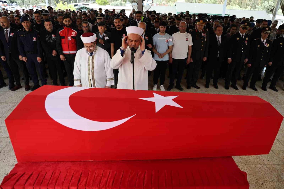 Antalya\'da Kalp Krizi Geçiren Polis Memuru Esat Koyuncu Şehit Oldu