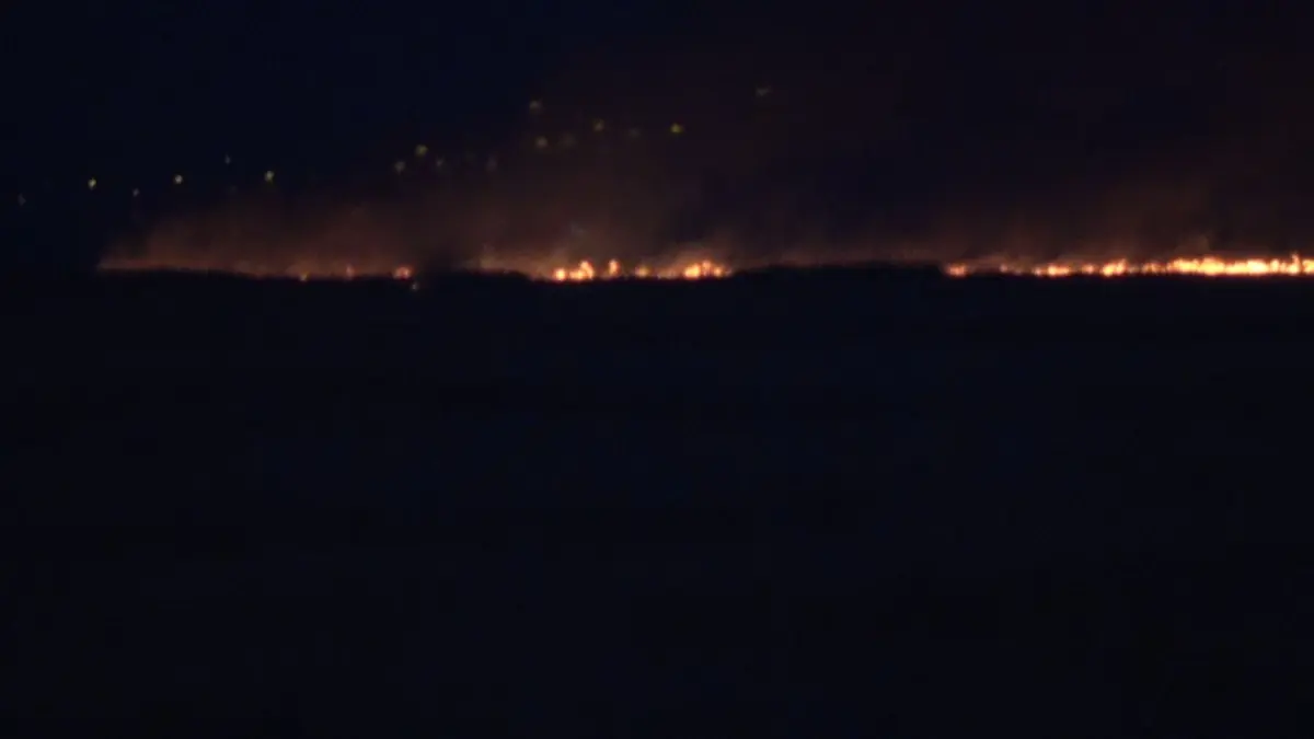 Kayseri\'de Sazlık Alanında Yangın: 8 Saatten Fazla Süredir Mücadele Devam Ediyor