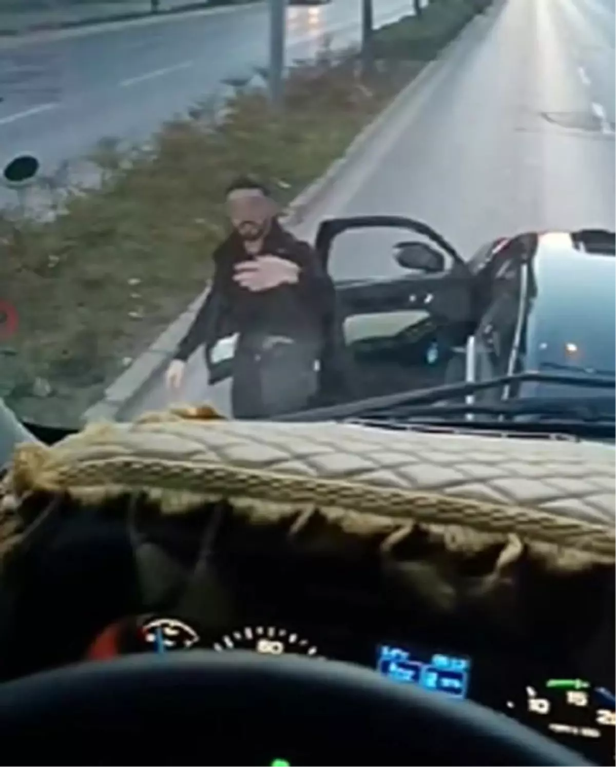 İzmir\'de Trafik Tartışması Arbede Çıkardı