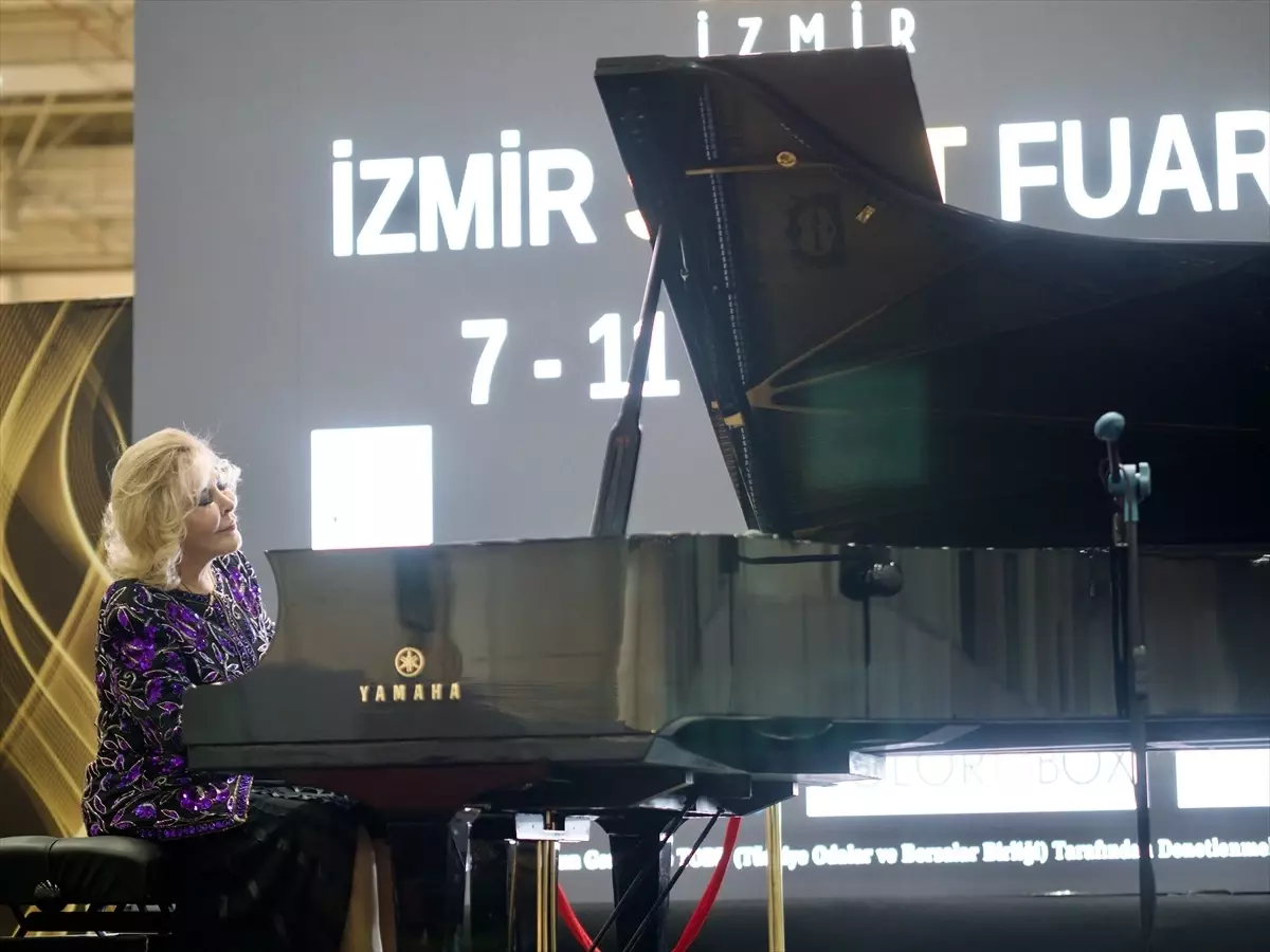 İzmir Sanat ve Antika Fuarı Açıldı