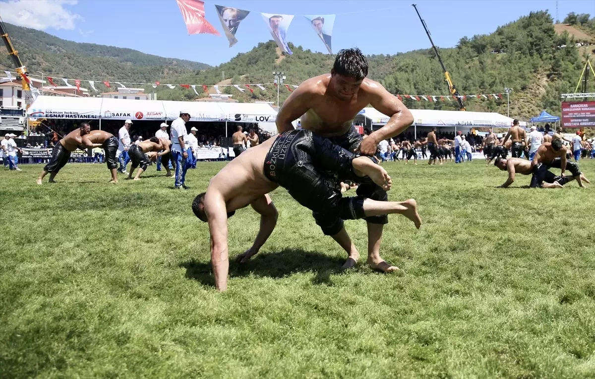 Fethiye\'de Yağlı Güreşlerin Şampiyonu Aktürk
