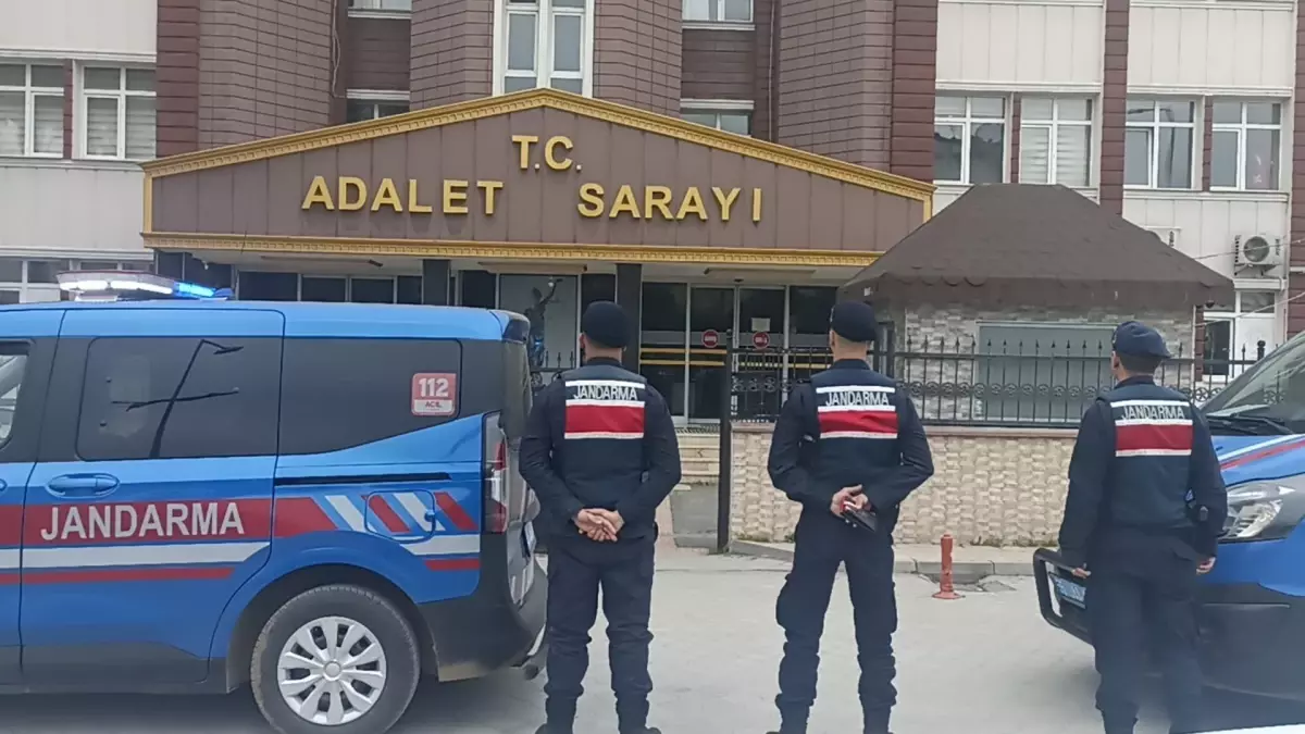 Annesini Darp Eden Oğul ve Kız Arkadaşı Yakalandı