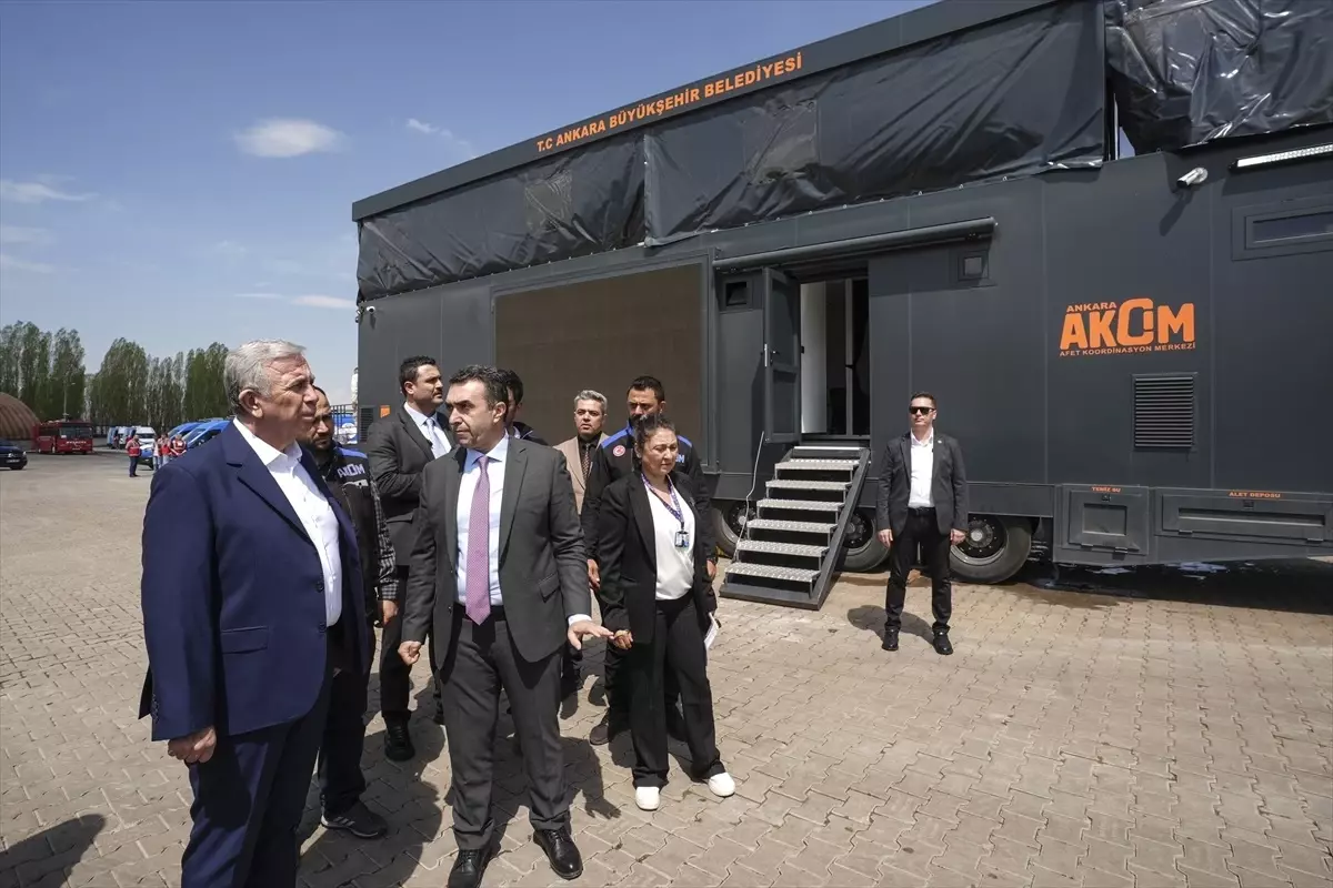 Mansur Yavaş\'tan Afet Merkezi Ziyareti