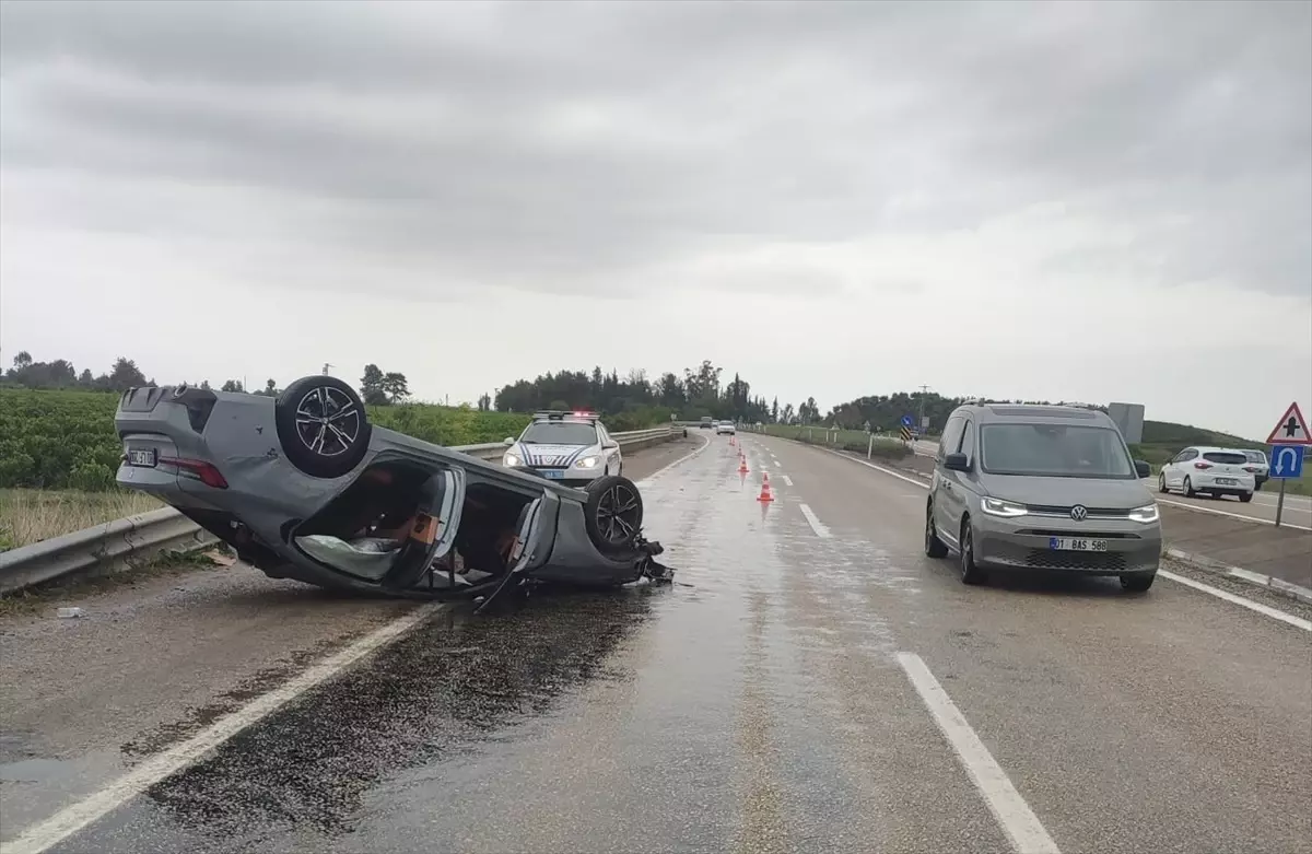 Kozan\'da Otomobil Takla Attı: 4 Yaralı