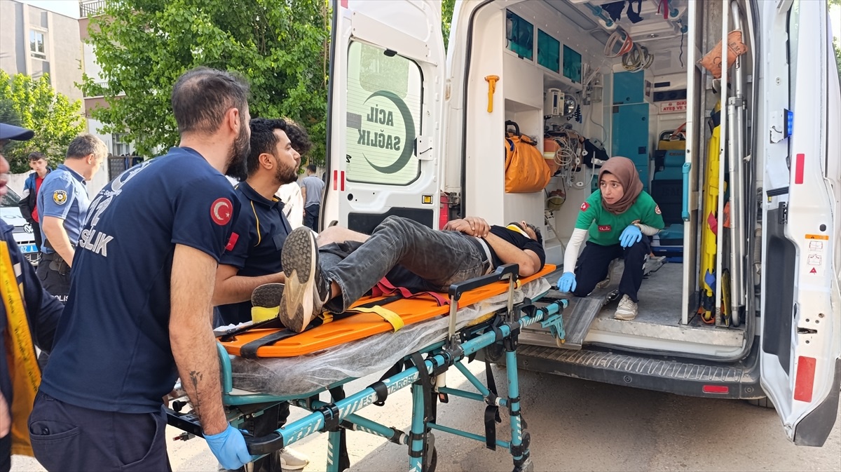 Adıyaman\'da Motosiklet-Otomobil Çarpışması: 2 Yaralı