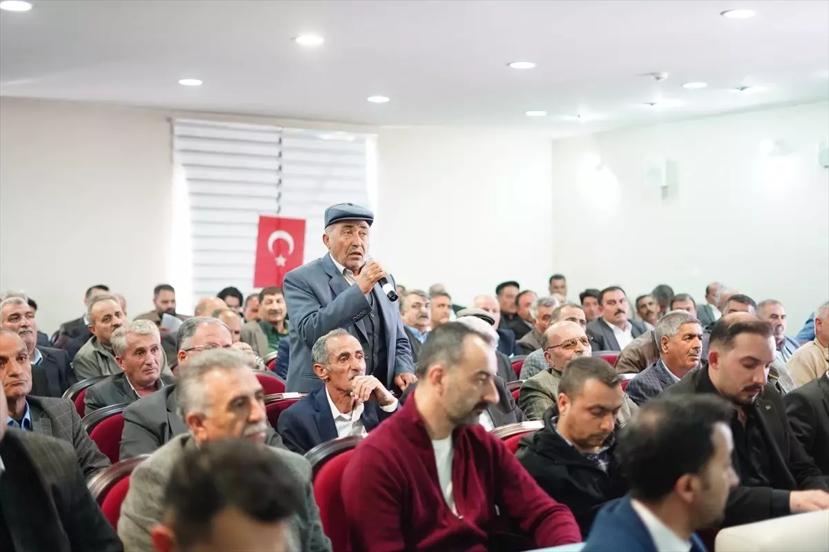 AK Parti\'den Muhtarlarla Toplantı
