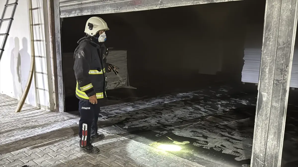 Alanya\'da Mobilya Atölyesinde Yangın