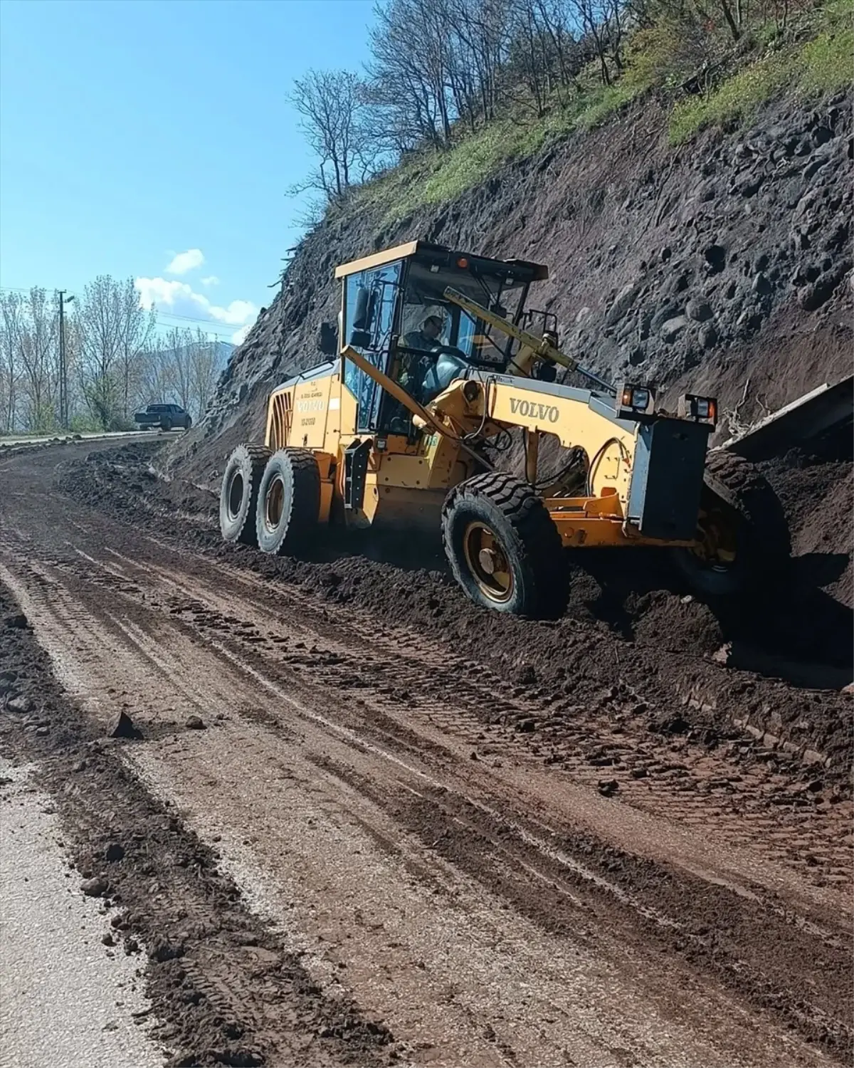 Almus\'ta Yol Temizleme Çalışmaları