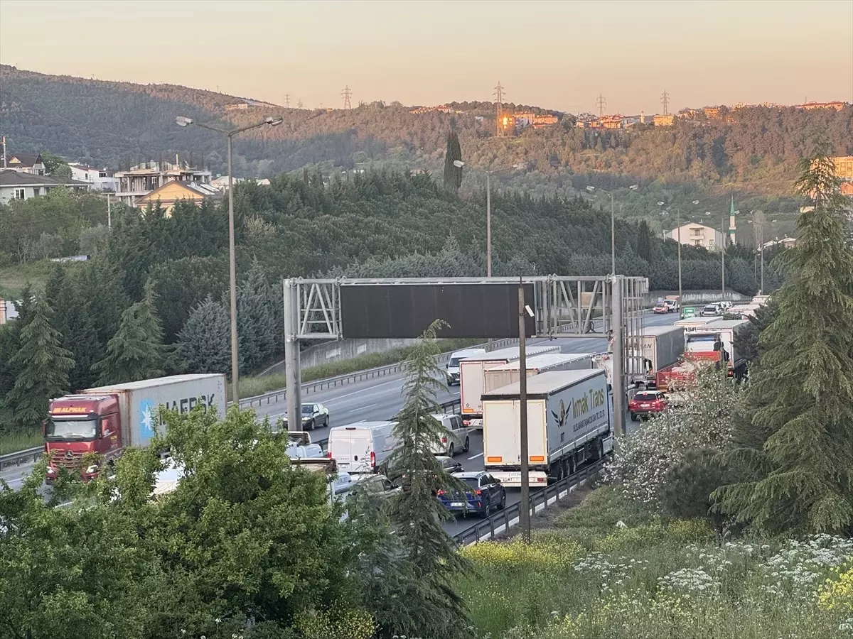 Kocaeli\'de Zincirleme Kaza, Trafik Aksadı
