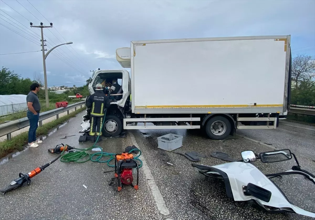 Antalya\'da Zincirleme Trafik Kazası: 1 Yaralı