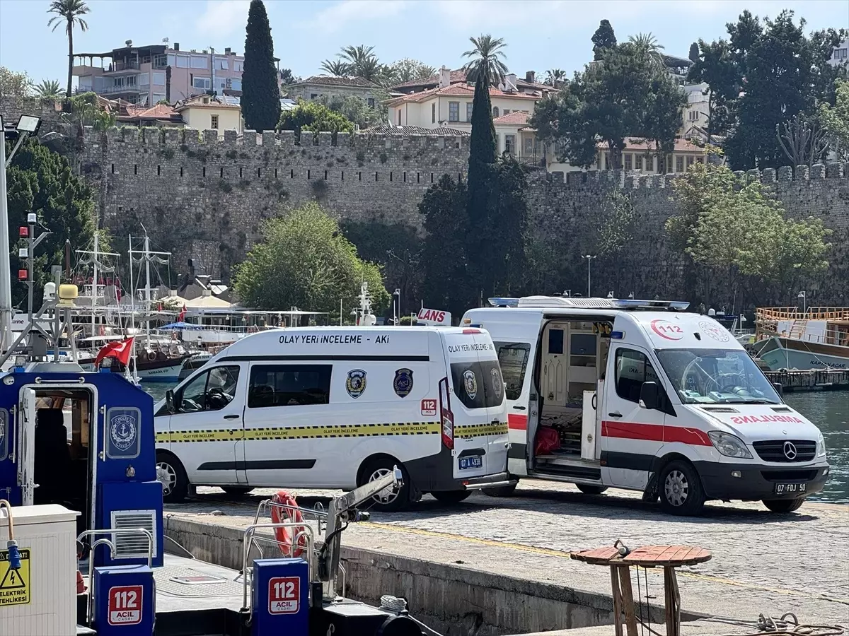 Antalya\'da Denizde Erkek Cesedi Bulundu