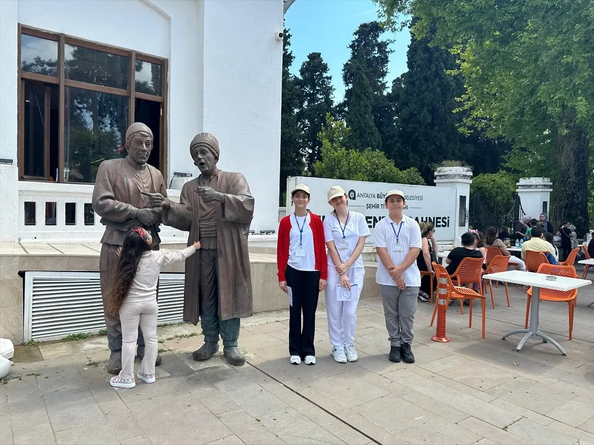 Öğrenciler Tarihi Antalya’yı Tanıtıyor