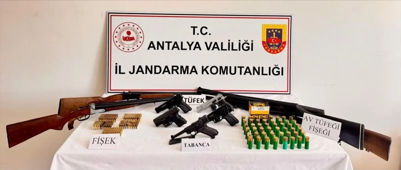 Serik\'te Ruhsatsız Silah Operasyonu: 6 Gözaltı