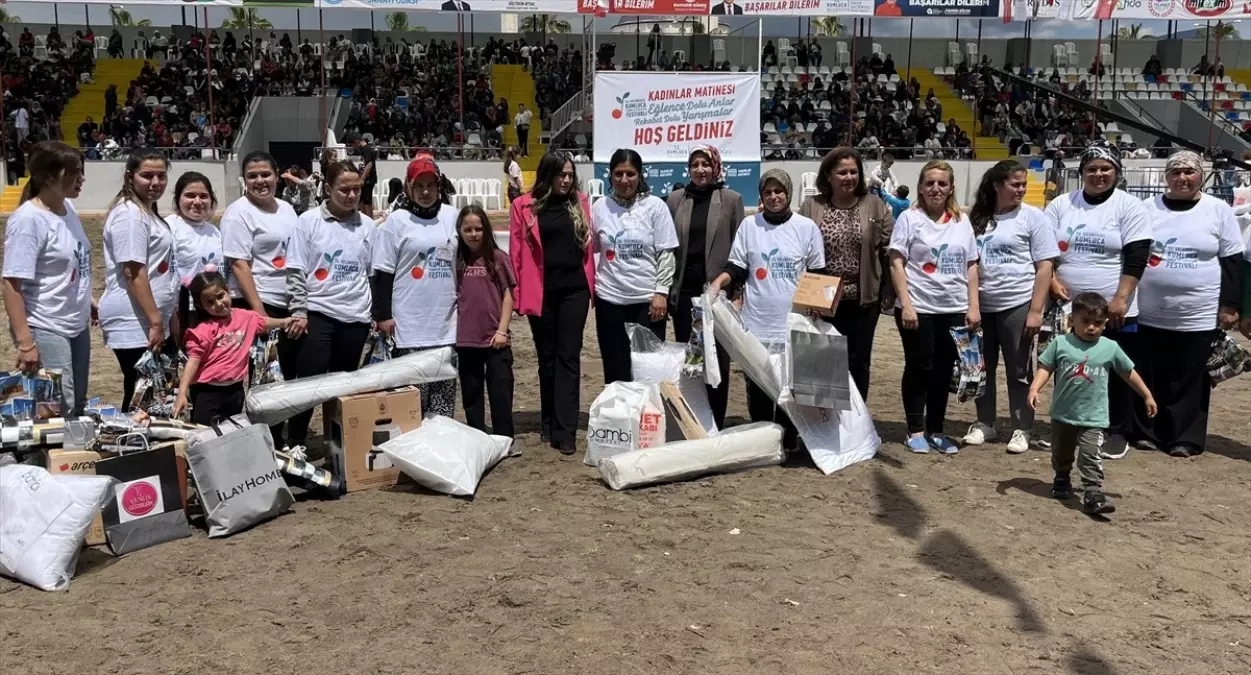 Kadınlar Kumluca Festivali\'nde Yarıştı