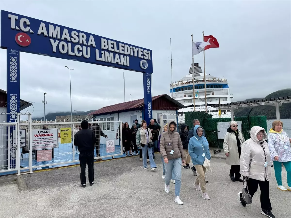 Kruvaziyer Amasra\'ya Demirledi