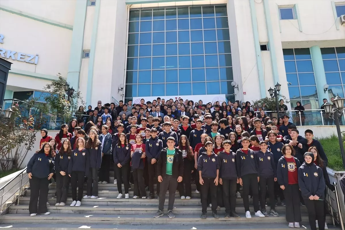 İkinci Astronot Iğdır\'da Öğrencilerle Buluştu